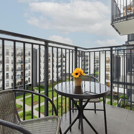 Cozy Apartment With Parking Bakalarska By Noclegi Renters Varsóvia Exterior foto