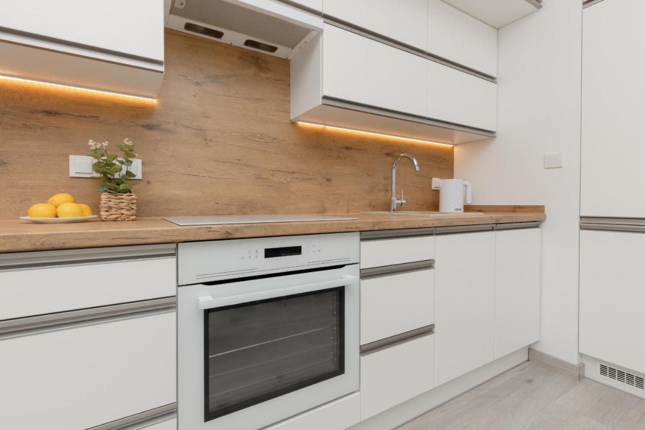 Cozy Apartment With Parking Bakalarska By Noclegi Renters Varsóvia Exterior foto