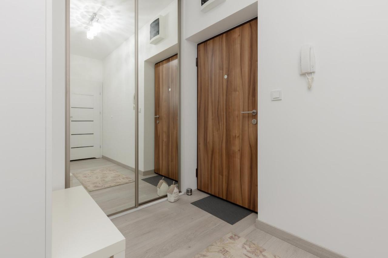 Cozy Apartment With Parking Bakalarska By Noclegi Renters Varsóvia Exterior foto
