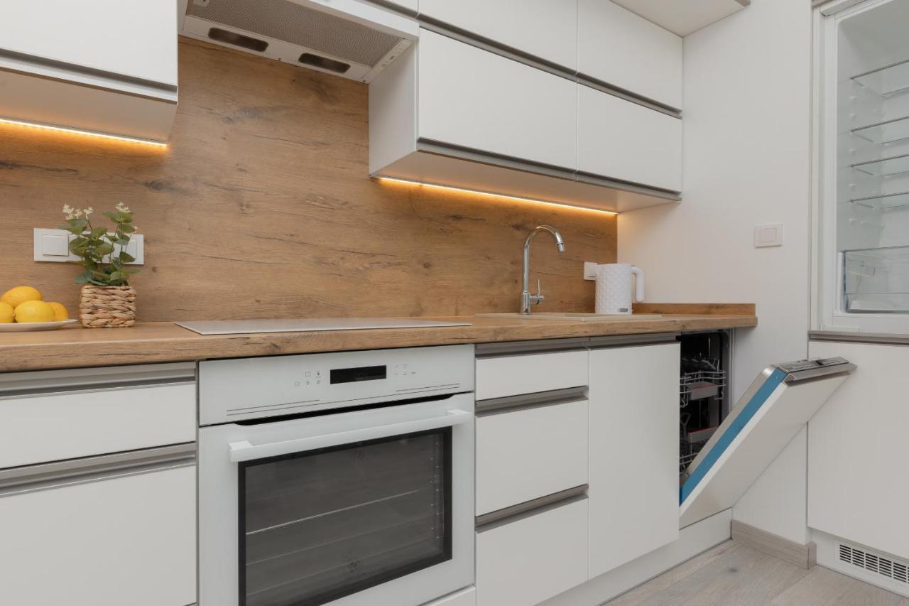 Cozy Apartment With Parking Bakalarska By Noclegi Renters Varsóvia Exterior foto