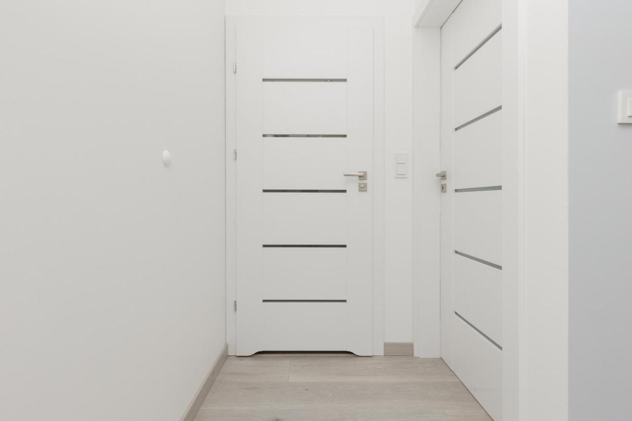 Cozy Apartment With Parking Bakalarska By Noclegi Renters Varsóvia Exterior foto